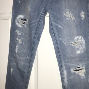 Mid Rise Vintage Ripped Jeans | Light denim wash